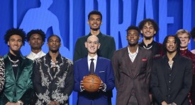 勇士队加码报价库明加未果，球员忠诚留守成转会市场焦点