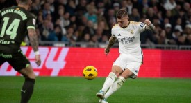 皇家马德里5球惨败足坛，阿隆索表情失色震惊瞬间